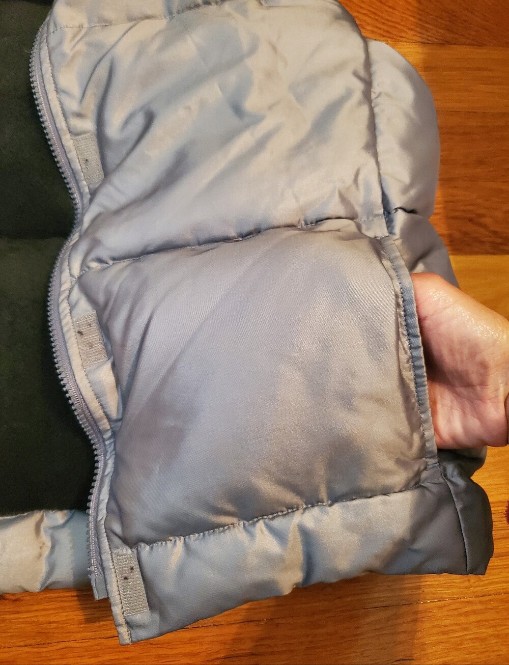 GAP Vintage Silver Puffer Vest - Women's Medium - Picture 4 of 9